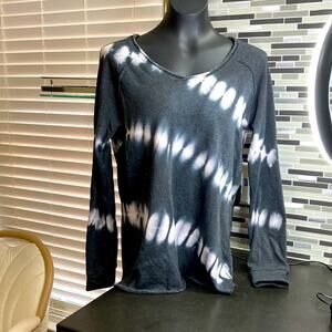 te verde cozy tie-dye stripe print long sleeve top. Size medium. (PP5)